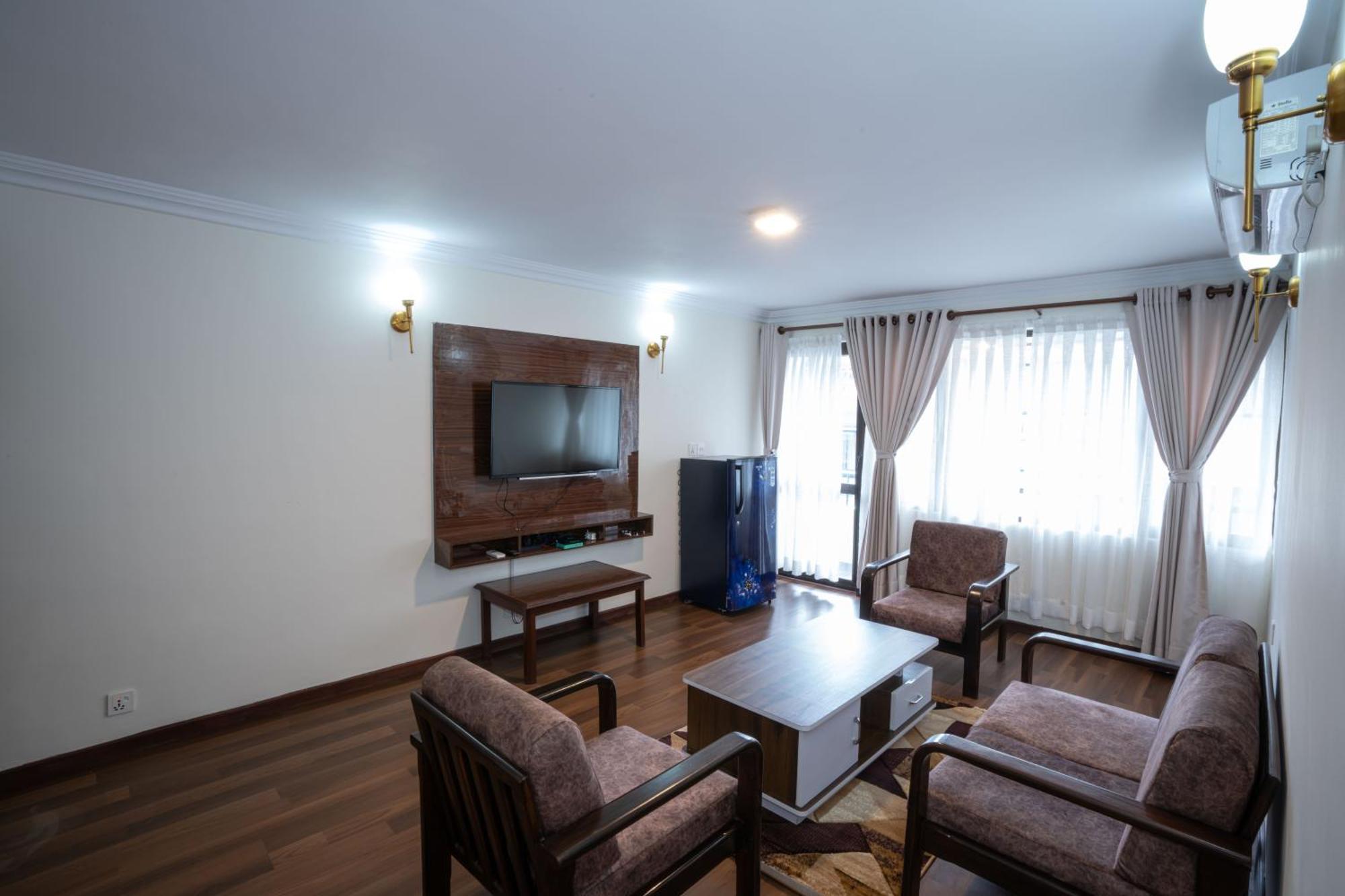 Kathmandu Business Hotel Экстерьер фото