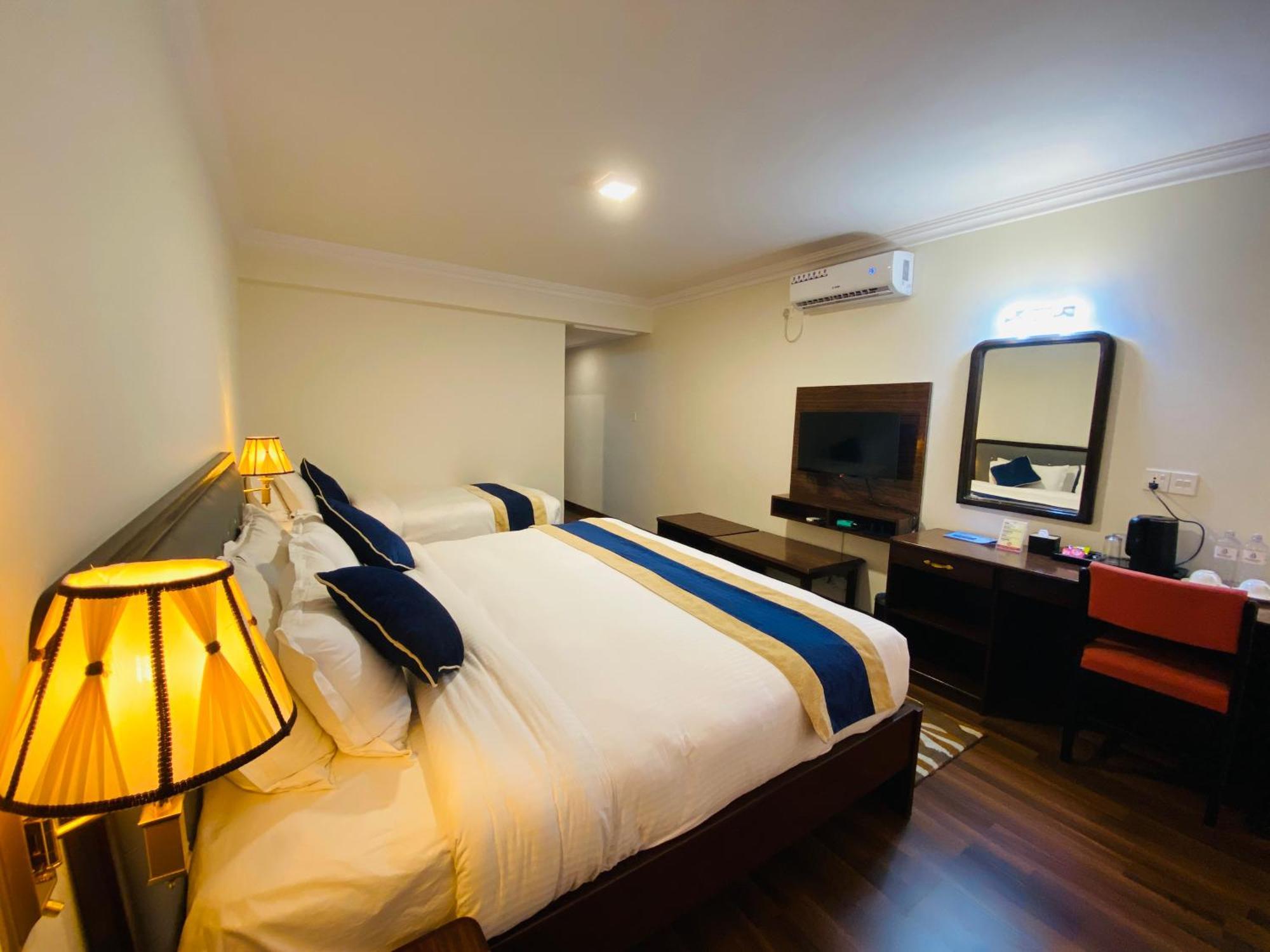 Kathmandu Business Hotel Экстерьер фото