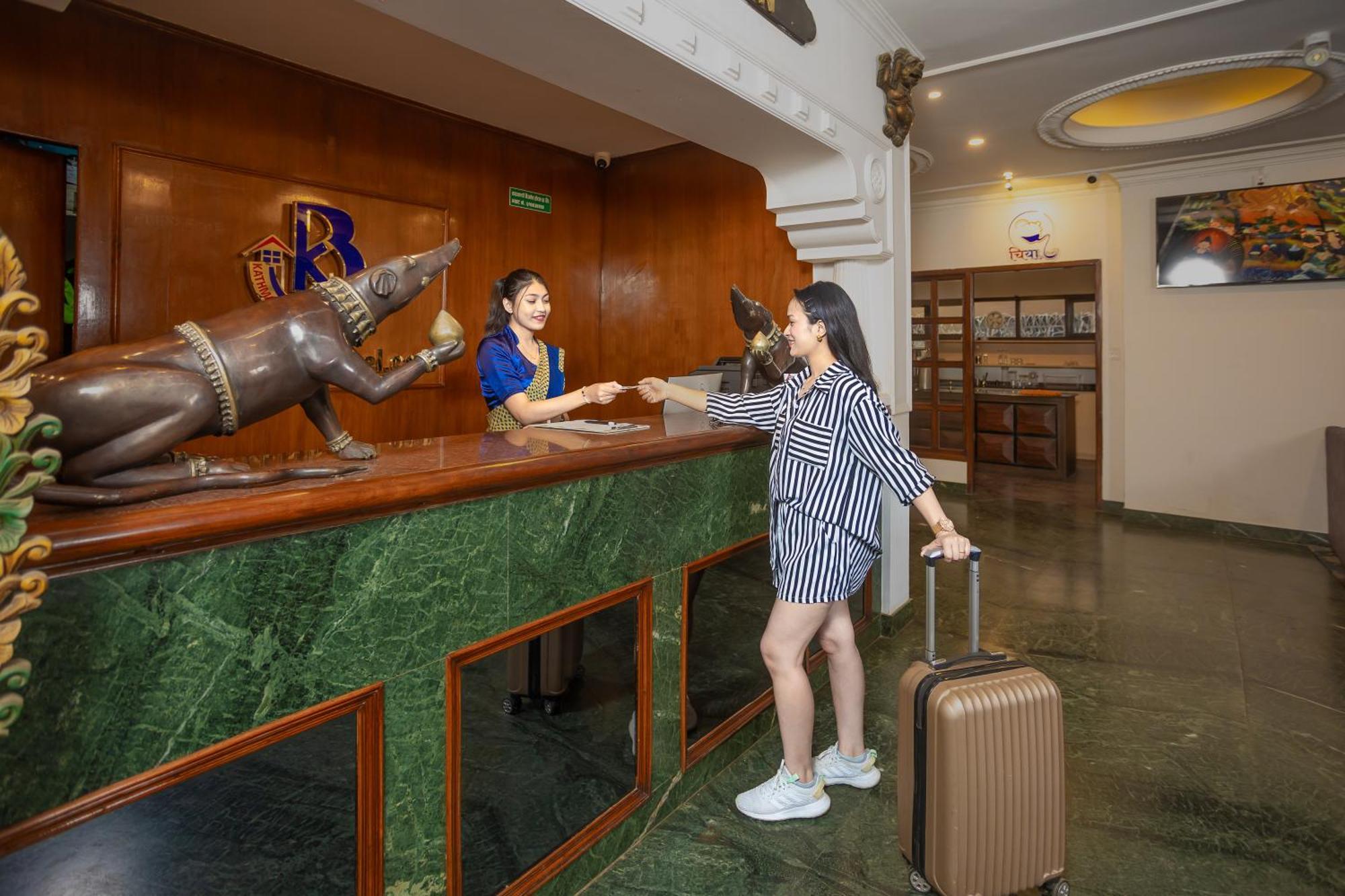 Kathmandu Business Hotel Экстерьер фото