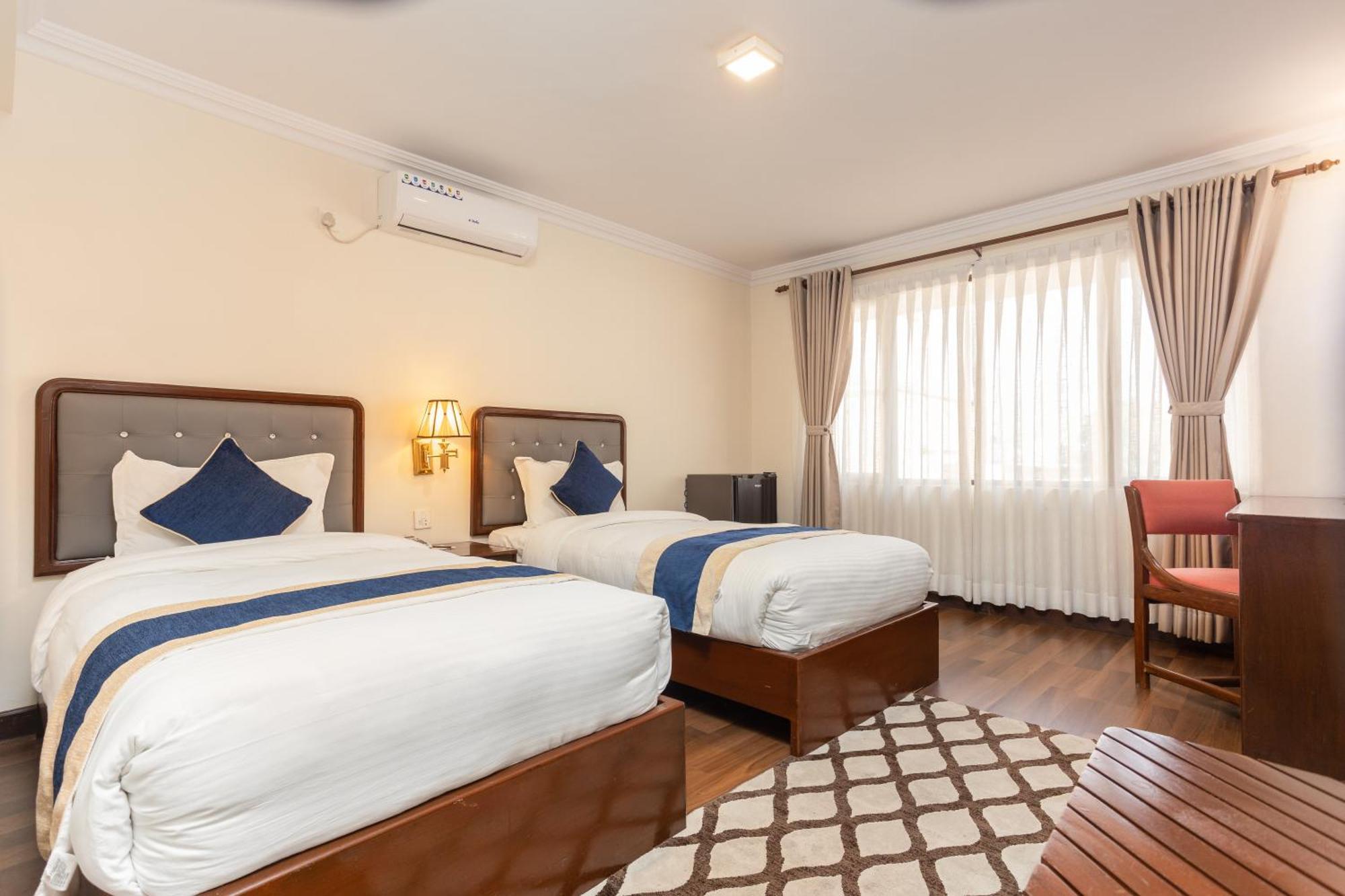 Kathmandu Business Hotel Экстерьер фото