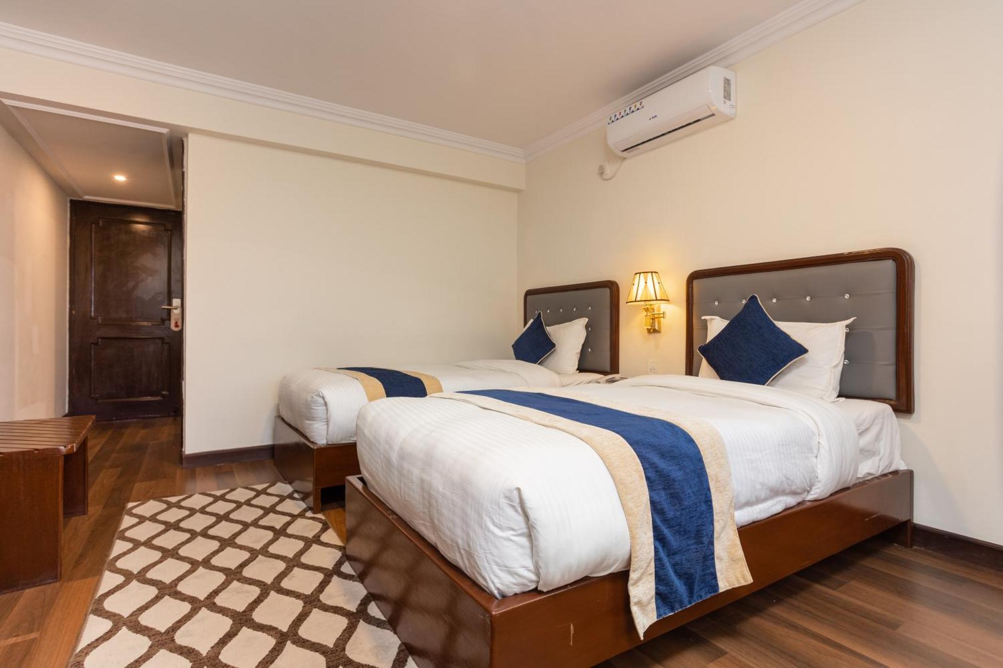 Kathmandu Business Hotel Экстерьер фото