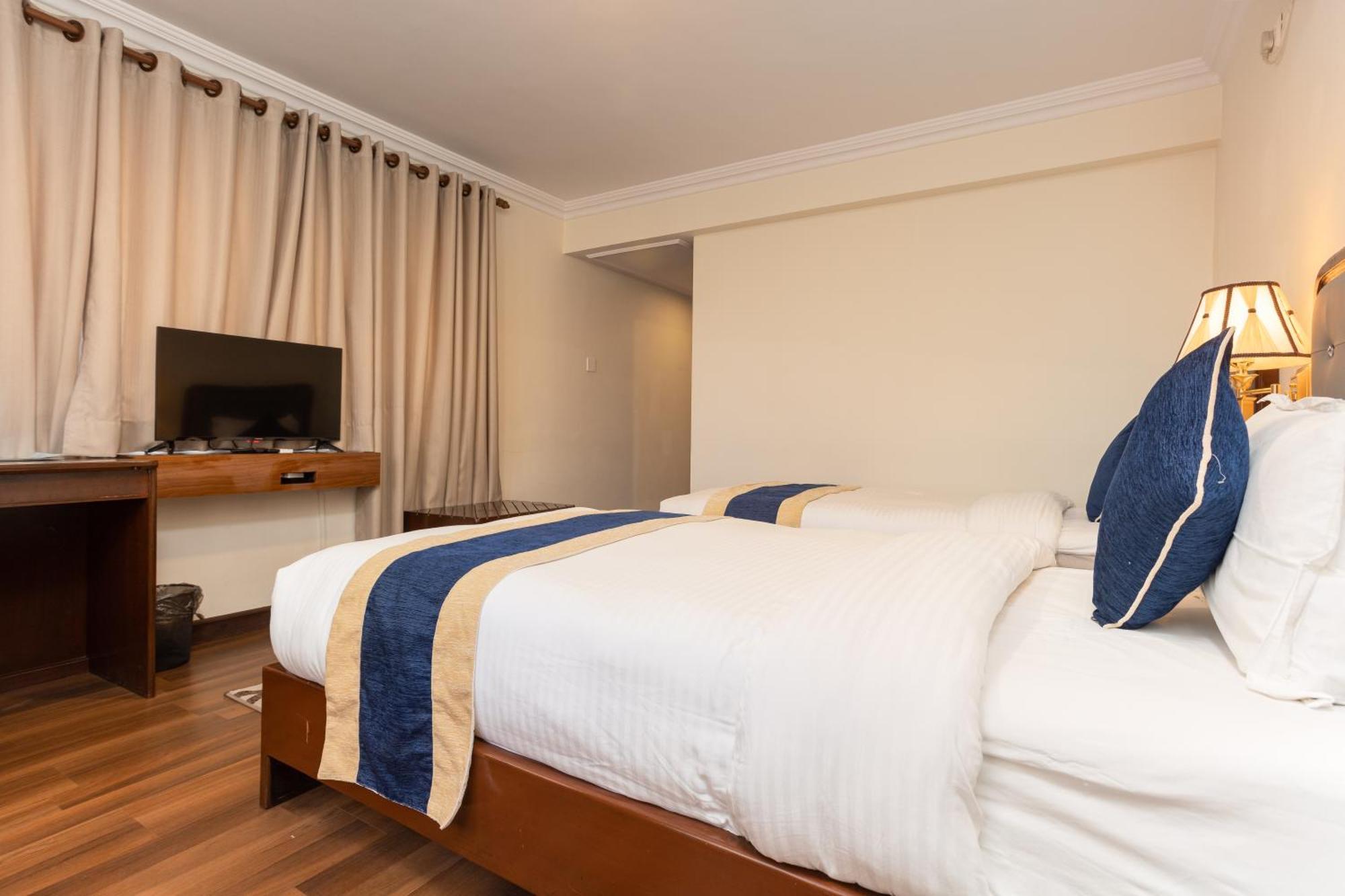 Kathmandu Business Hotel Экстерьер фото